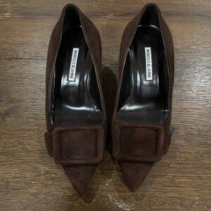 MANOLO BLAHNIK MAYSALE SUEDE BUCKLE PUMPS